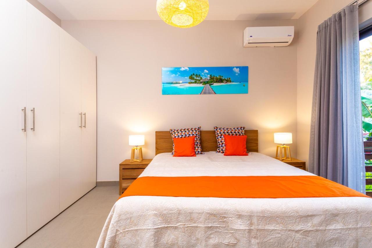 One Bay Residence Apartment 6 Pereybere Beach Exterior photo